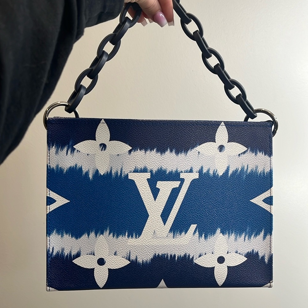 LOUIS VUITTON LIMITED EDITION 26 ESCALE BLUE POCHETTE XL TOILETRY